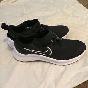 Brand new Nike boys star runner sneakers